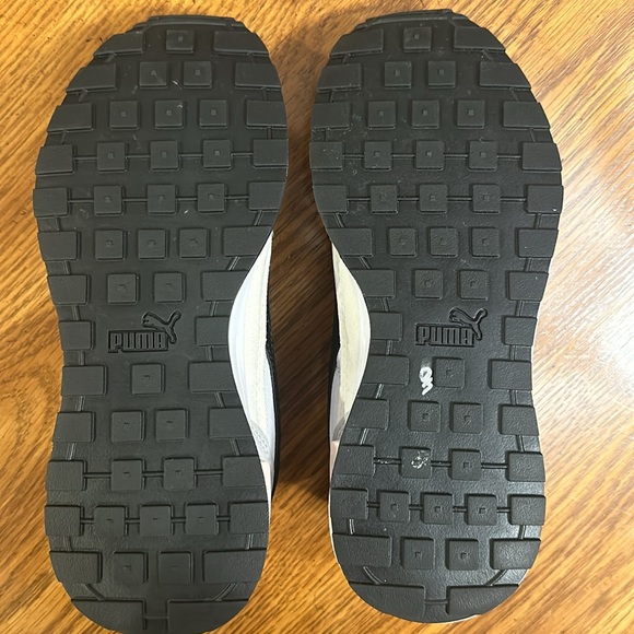 Puma Graviton Sneaker - Size 6 - Picture 6 of 9